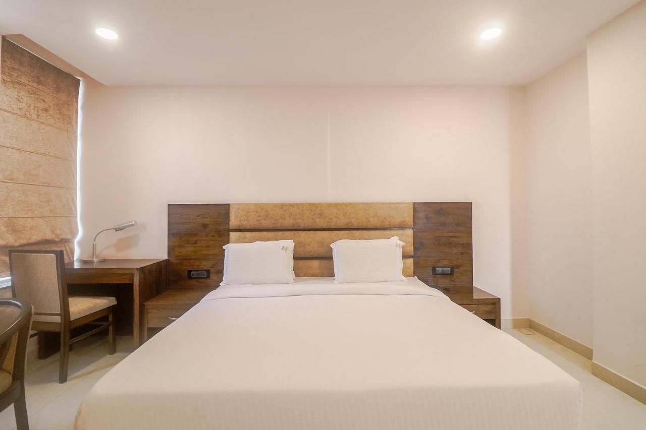 Fabhotel Mid Town Grand Панчкула Экстерьер фото