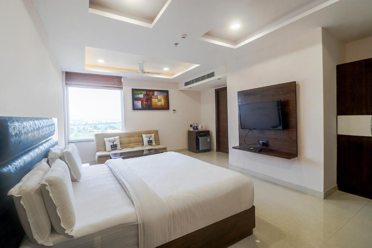 Fabhotel Mid Town Grand Панчкула Экстерьер фото