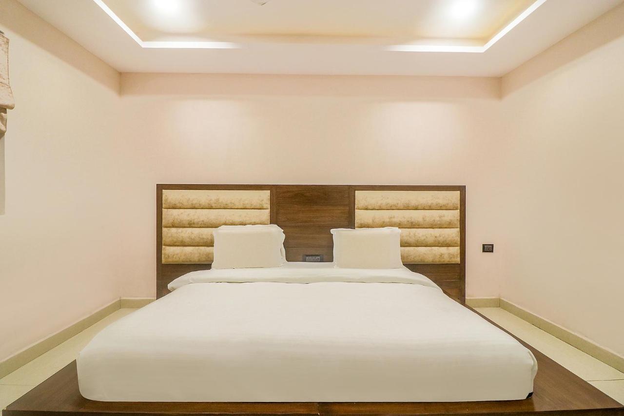 Fabhotel Mid Town Grand Панчкула Экстерьер фото