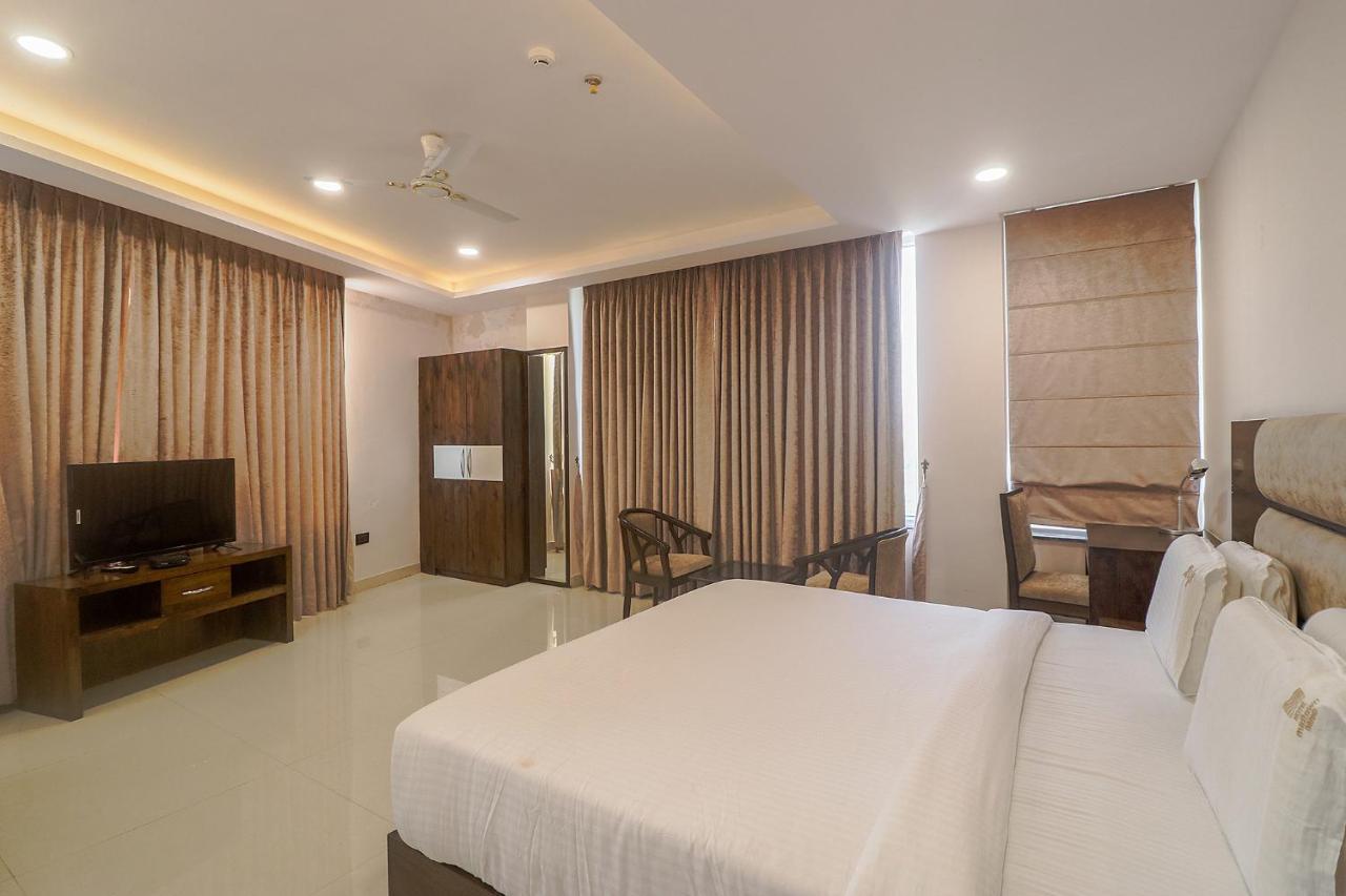 Fabhotel Mid Town Grand Панчкула Экстерьер фото