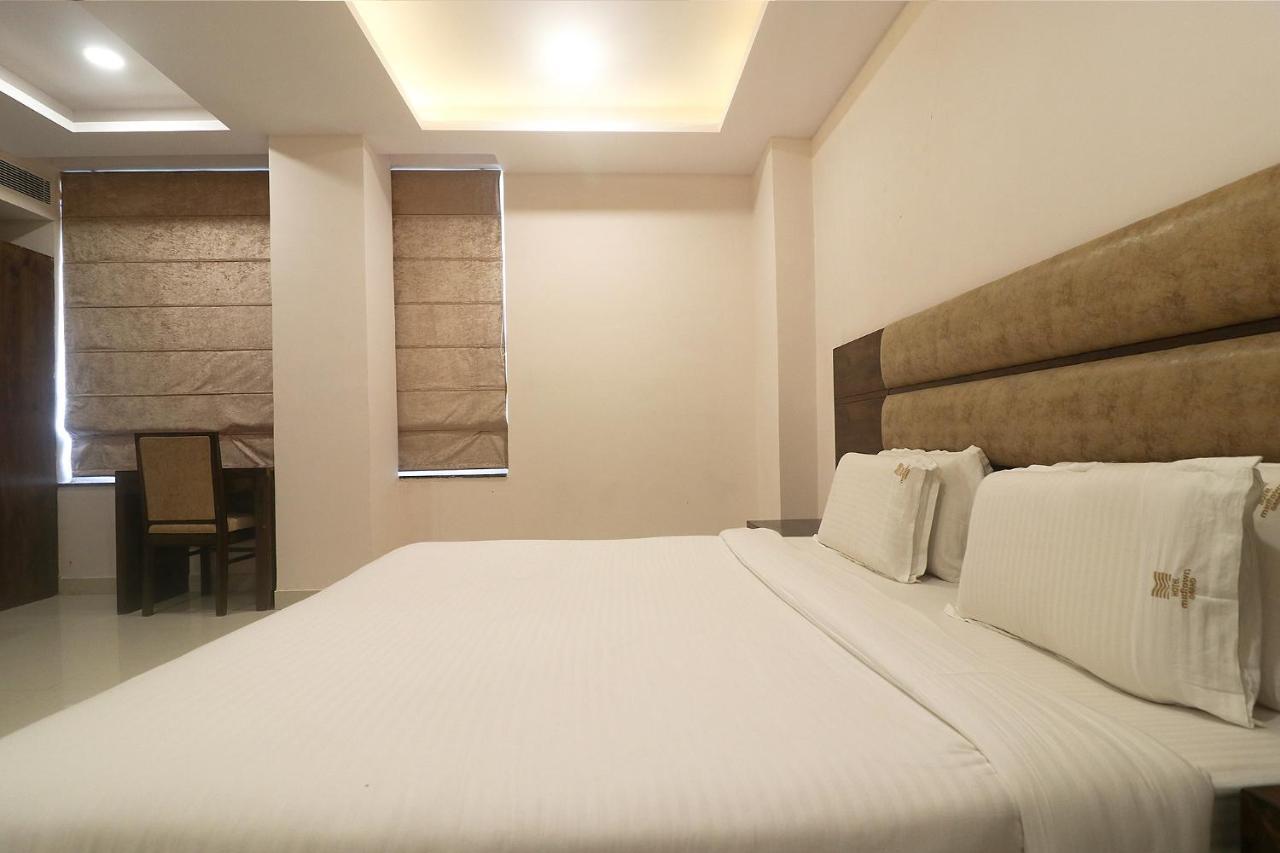 Fabhotel Mid Town Grand Панчкула Экстерьер фото