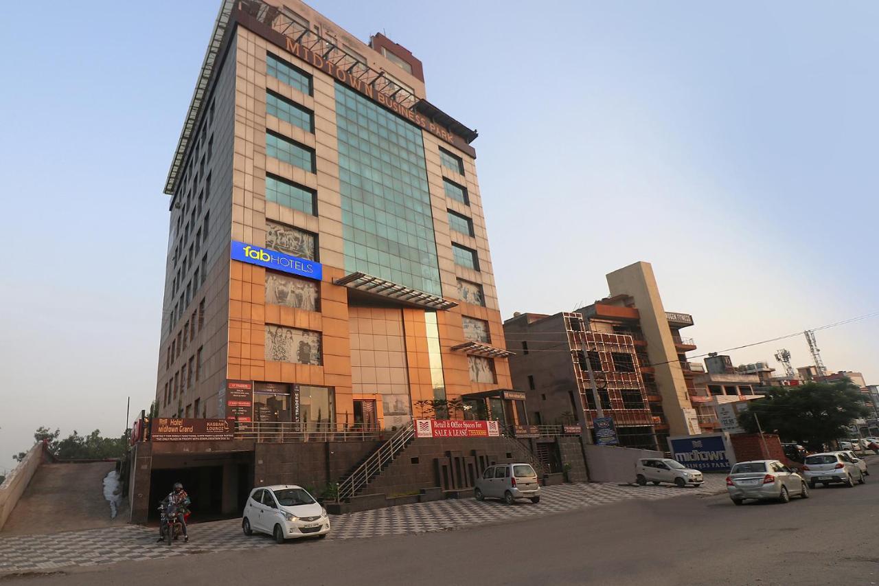 Fabhotel Mid Town Grand Панчкула Экстерьер фото