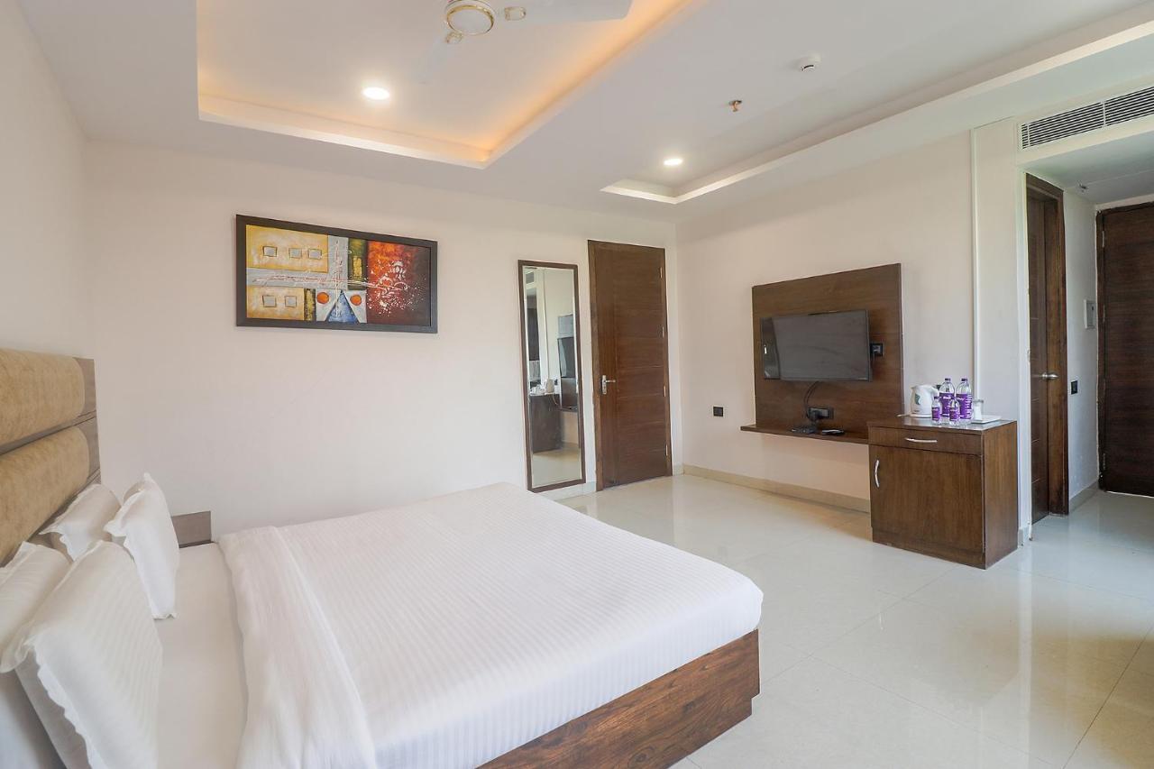 Fabhotel Mid Town Grand Панчкула Экстерьер фото