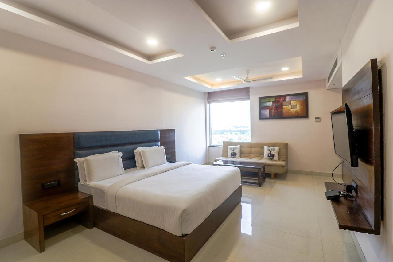 Fabhotel Mid Town Grand Панчкула Экстерьер фото